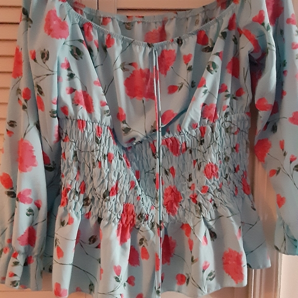SHEIN BABY BLUE FLORAL ROUCHED BLOUSE. NWOT - Picture 6 of 6